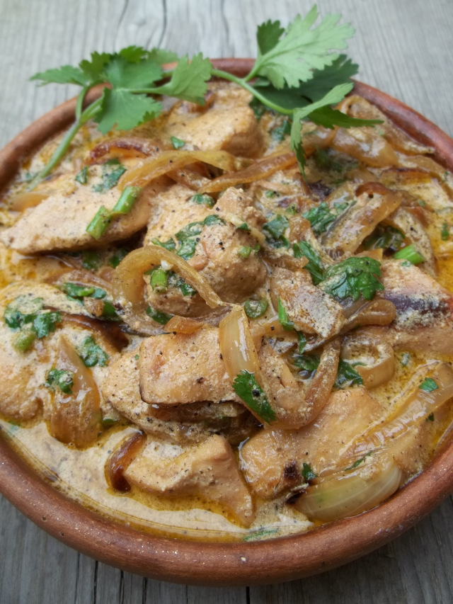 Pui Cu Smântână și Condimente