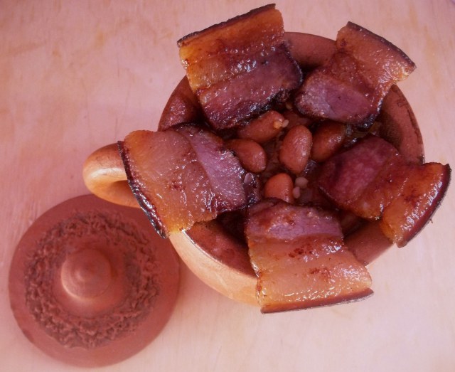 Lobio cu șuncă prăjită