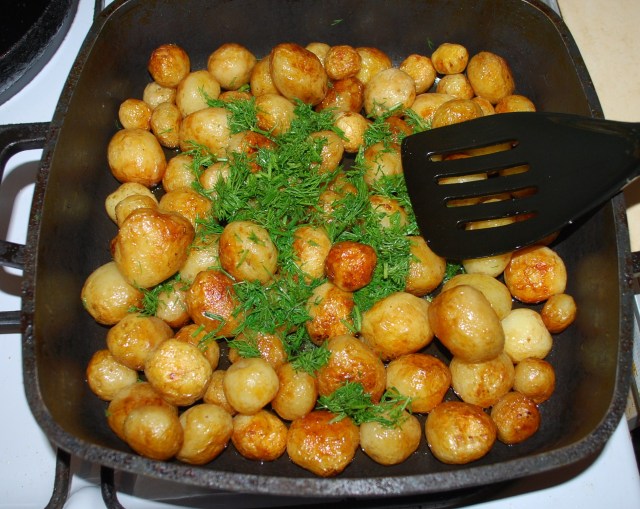 Adding Dill to Potatoes